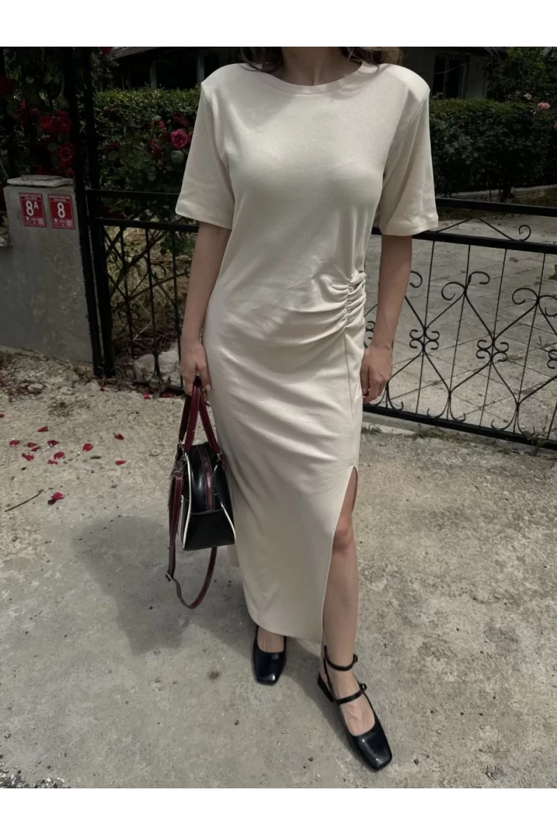 Kısa Kollu Uzun Yandan Yırtmaçlı Elbise