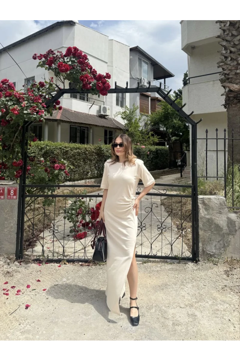 Kısa Kollu Uzun Yandan Yırtmaçlı Elbise