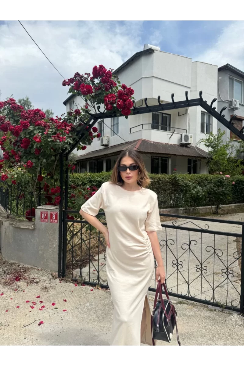 Kısa Kollu Uzun Yandan Yırtmaçlı Elbise